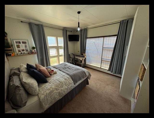 4 BEDROOM CLUSTER FOR SALE IN GLEN MARAIS